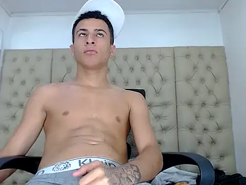 Hollmanhot online show from February 28, 5:30 am