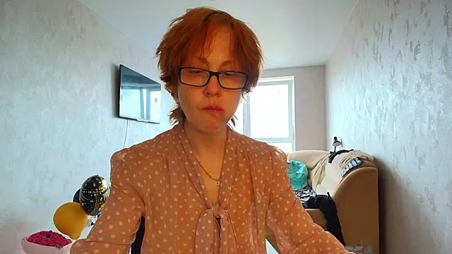 Snapshot of LioraWeiss chatting on May 12, 9:28 am LioraWeiss online show from May 12, 9:28 am