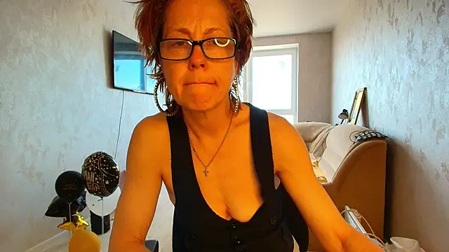 Snapshot of LioraWeiss chatting on May 20, 6:52 am LioraWeiss online show from May 20, 6:52 am