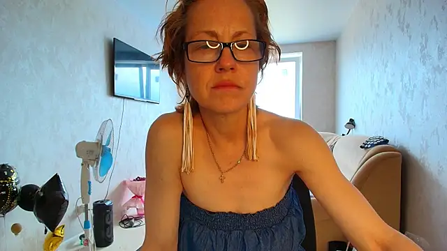 Snapshot of LioraWeiss chatting on May 26, 10:22 am LioraWeiss online show from May 26, 10:22 am