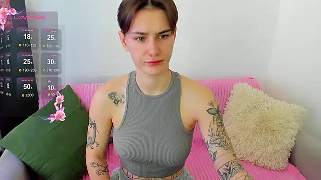 Snapshot of MilenaKeeks chatting on March 23, 8:07 am MilenaKeeks online show from March 23, 8:07 am