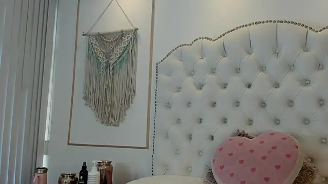 Snapshot of Sara_funy chatting on June 4, 11:38 am Sara funy online show from June 4, 11:38 am