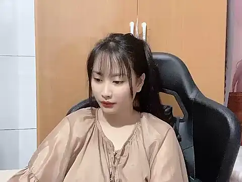 Sunny2868 online show from April 17, 2:47 am