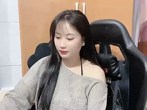 Sunny2868 online show from April 29, 2:37 am