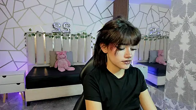 Snapshot of Cloee_tay1 chatting on May 27, 11:51 am Cloee tay1 online show from May 27, 11:51 am