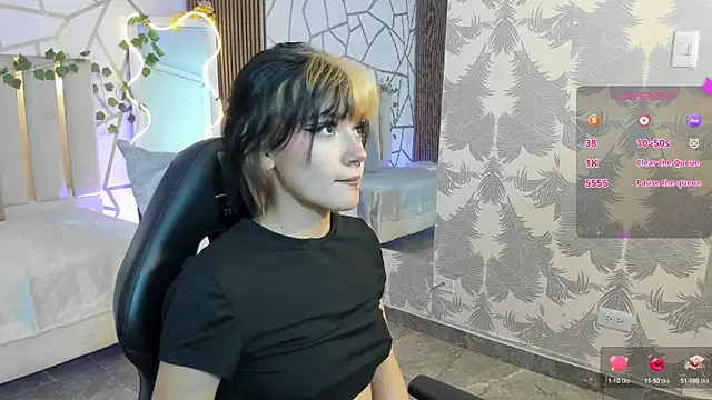 Snapshot of Cloee_tay1 chatting on June 7, 11:58 am Cloee tay1 online show from June 7, 11:58 am