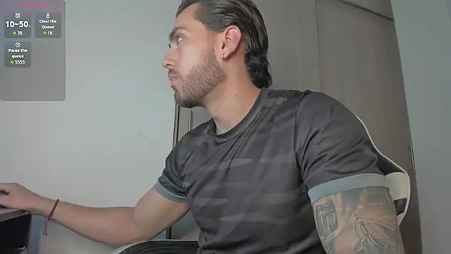 Snapshot of Axel__Blaze chatting on May 28, 1:30 pm Axel Blaze online show from May 28, 1:30 pm