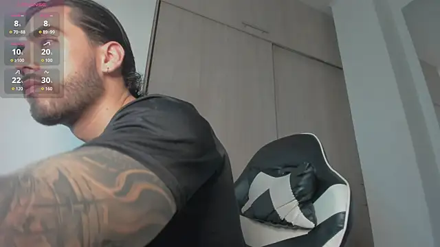 Snapshot of Axel__Blaze chatting on June 4, 1:39 pm Axel Blaze online show from June 4, 1:39 pm