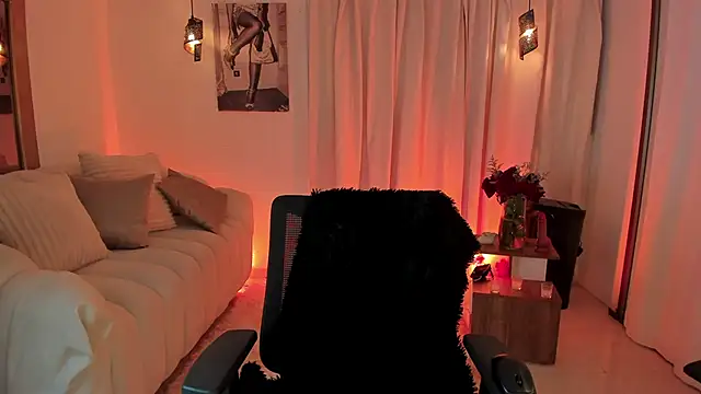 Snapshot of IsabellaLux_ chatting on June 12, 4:50 pm IsabellaLux online show from June 12, 4:50 pm