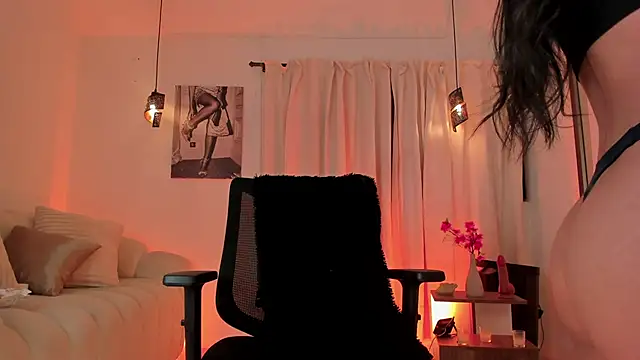 Snapshot of IsabellaLux_ chatting on June 14, 10:23 pm IsabellaLux online show from June 14, 10:23 pm