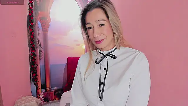 Snapshot of Madam_Dalila chatting on June 19, 12:31 pm Madam Dalila online show from June 19, 12:31 pm