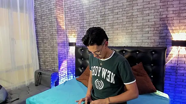 Lian Prince online show from March 9, 7:29 pm