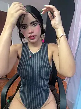 Snapshot of kitty_rousse01 chatting on June 3, 11:57 am kitty rousse01 online show from June 3, 11:57 am
