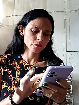 yuliitza4 online show from April 25, 2:47 pm