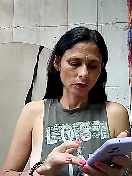 Snapshot of yuliitza4 chatting on May 7, 1:38 pm yuliitza4 online show from May 7, 1:38 pm