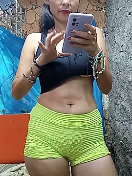 Snapshot of yuliitza4 chatting on June 5, 2:12 pm yuliitza4 online show from June 5, 2:12 pm