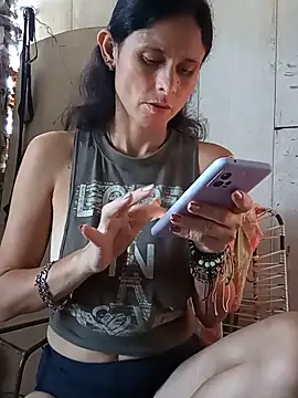 Snapshot of yuliitza4 chatting on June 11, 2:37 pm yuliitza4 online show from June 11, 2:37 pm
