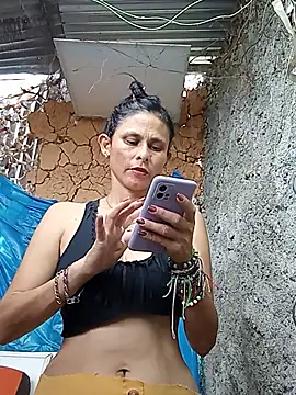 Snapshot of yuliitza4 chatting on June 21, 4:53 pm yuliitza4 online show from June 21, 4:53 pm