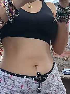 Snapshot of yuliitza4 chatting on July 17, 2:45 pm yuliitza4 online show from July 17, 2:45 pm