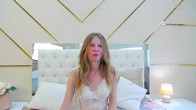 Snapshot of Mira_XOo chatting on June 22, 2:25 pm Mira XOo online show from June 22, 2:25 pm