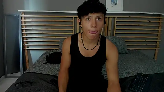 clark ken01 online show from April 28, 9:09 pm