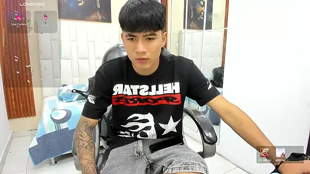 Snapshot of Thiago_collinss chatting on June 19, 10:24 pm Thiago collinss online show from June 19, 10:24 pm
