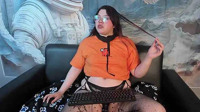 Snapshot of NicoleeDemara chatting on March 14, 7:30 pm NicoleeDemara online show from March 14, 7:30 pm