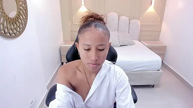 Snapshot of LESLYSIMPSON chatting on June 11, 7:34 pm LESLYSIMPSON online show from June 11, 7:34 pm