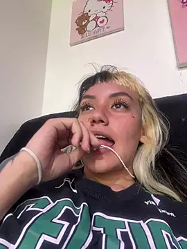 Snapshot of Sara_92 chatting on June 25, 6:45 pm Sara 92 online show from June 25, 6:45 pm