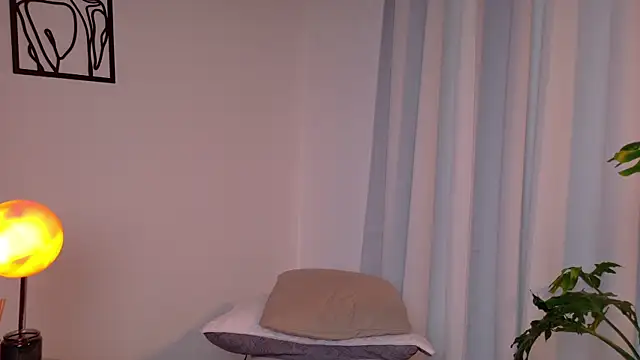 Snapshot of Mia_Benett_ chatting on August 1, 2:27 pm Mia Benett online show from August 1, 2:27 pm