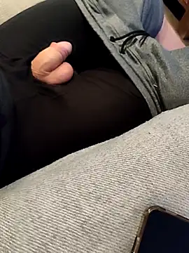 Snapshot of Melbourneguy101 chatting on February 27, 12:10 am Melbourneguy101 online show from February 27, 12:10 am