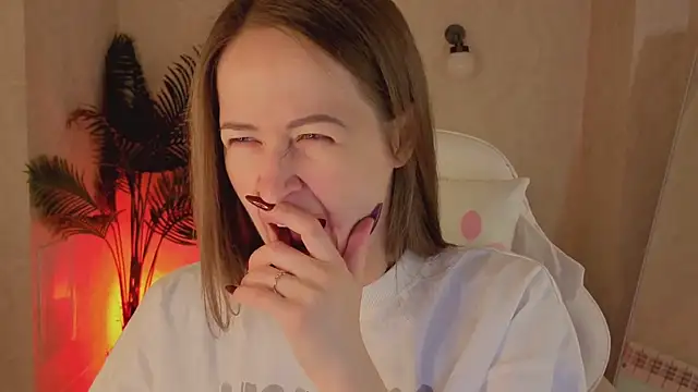 Bella McKenzie online show from March 17, 1:21 am