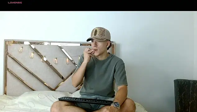 oliver   saint online show from March 7, 12:07 am