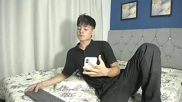 Snapshot of Logan_Jhonson19 chatting on June 14, 3:08 am Logan Jhonson19 online show from June 14, 3:08 am