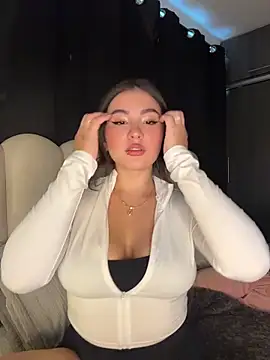 Snapshot of SamanthaValmont chatting on April 19, 8:44 pm SamanthaValmont online show from April 19, 8:44 pm