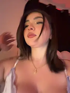 Snapshot of SamanthaValmont chatting on May 28, 3:15 am SamanthaValmont online show from May 28, 3:15 am