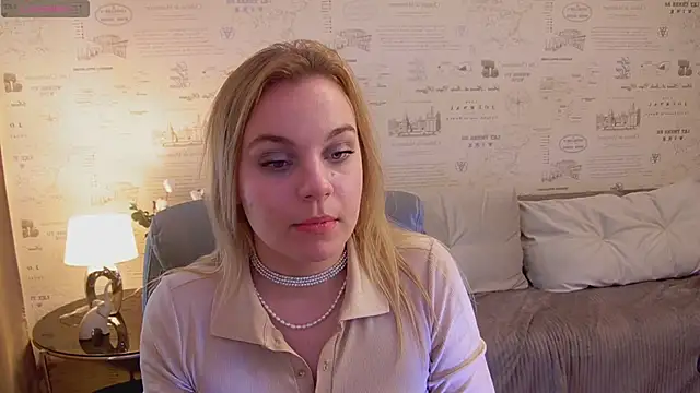 Snapshot of Glow_Margo chatting on May 11, 1:11 am Glow Margo online show from May 11, 1:11 am