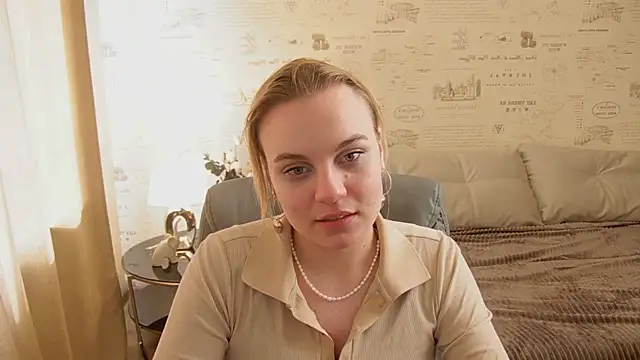 Snapshot of Glow_Margo chatting on May 17, 3:04 am Glow Margo online show from May 17, 3:04 am
