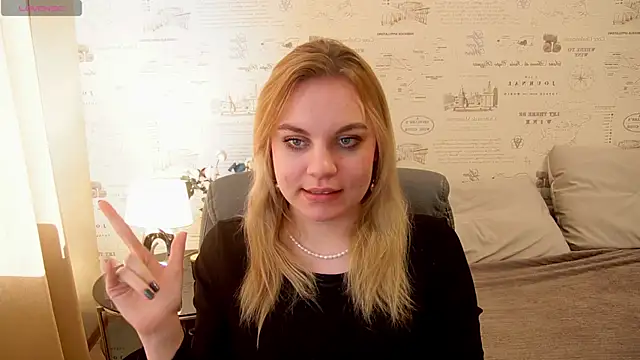 Snapshot of Glow_Margo chatting on June 2, 12:56 am Glow Margo online show from June 2, 12:56 am