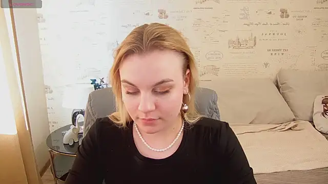 Snapshot of Glow_Margo chatting on June 3, 1:19 am Glow Margo online show from June 3, 1:19 am