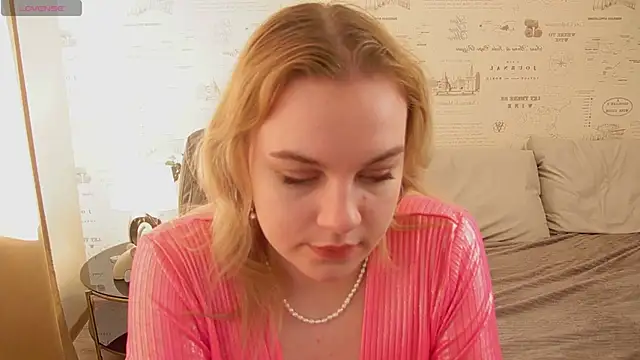 Snapshot of Glow_Margo chatting on June 5, 1:12 am Glow Margo online show from June 5, 1:12 am