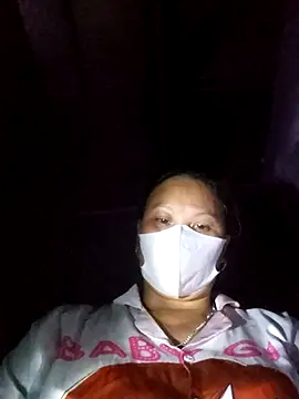 Snapshot of Heylen_hooo chatting on May 7, 2:33 pm Heylen hooo online show from May 7, 2:33 pm