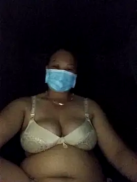 Snapshot of Heylen_hooo chatting on May 18, 9:09 pm Heylen hooo online show from May 18, 9:09 pm