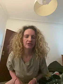 curlyirishgirl online show from March 4, 10:43 am
