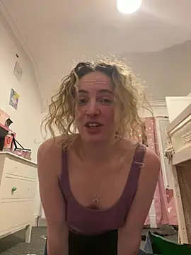 curlyirishgirl online show from March 9, 12:14 am