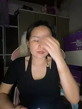 Snapshot of Ivy_Trix2 chatting on May 4, 2:57 pm Ivy Trix2 online show from May 4, 2:57 pm