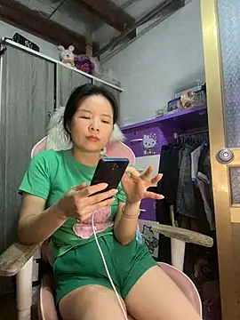 Snapshot of Ivy_Trix2 chatting on May 12, 4:09 am Ivy Trix2 online show from May 12, 4:09 am