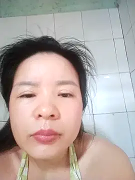 Snapshot of Ivy_Trix2 chatting on May 13, 2:42 am Ivy Trix2 online show from May 13, 2:42 am
