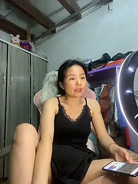 Snapshot of Ivy_Trix2 chatting on May 14, 3:52 pm Ivy Trix2 online show from May 14, 3:52 pm