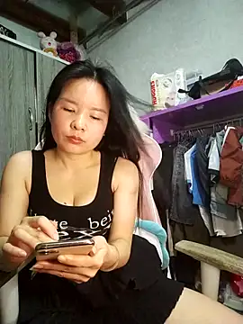Snapshot of Ivy_Trix2 chatting on May 15, 3:57 am Ivy Trix2 online show from May 15, 3:57 am